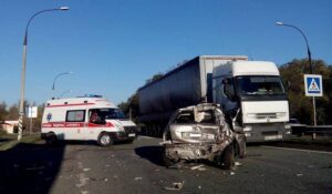 фото https://informator.dp.ua, ДТП фура влетела в автомобиль