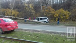 фото http://1tv.kr.ua, ДТП автомобиль врезался в столб