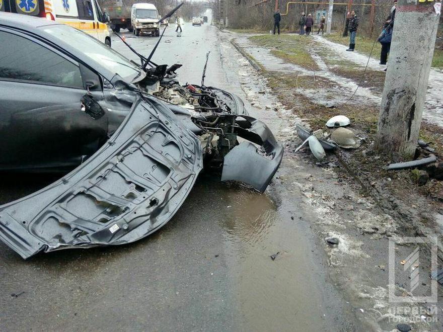 ДТП &quot;Toyota&quot; и микроавтобус &quot;Mercedes&quot;, фото 1tv.kr.ua.