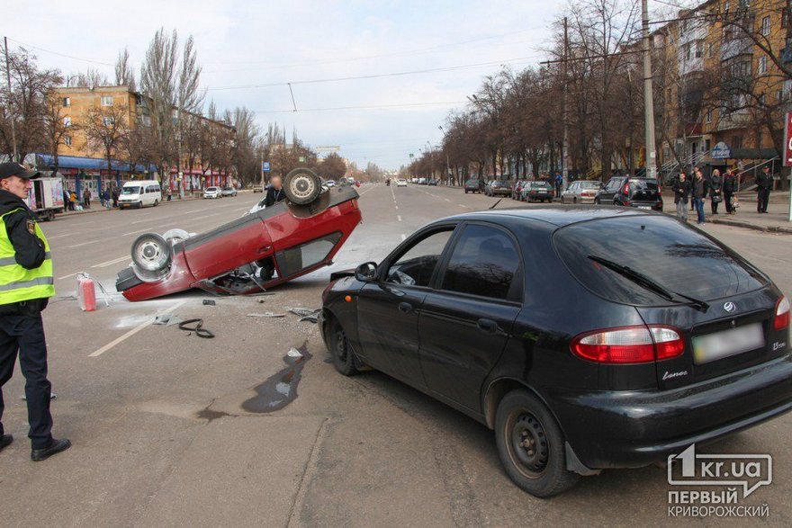 фото https://1kr.ua, ДТП ВАЗ перевернулся