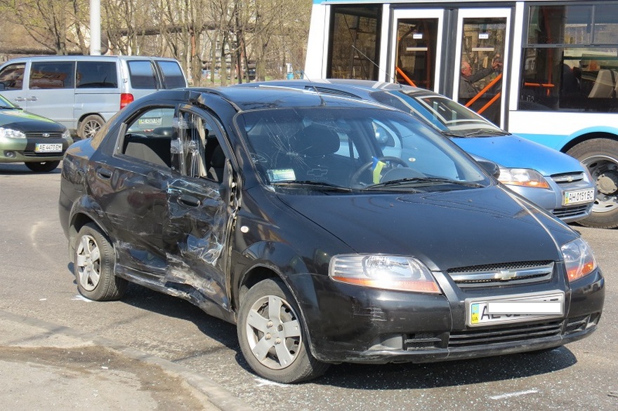 фото https://informator.dp.ua, тройное ДТП в Днепре