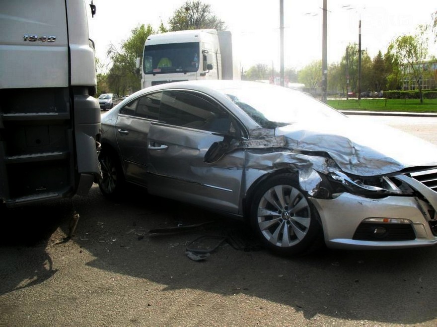 фото 056.ua, ДТП &quot;Volkswagen Passat&quot; и &quot;Mercedes-Benz&quot; 