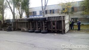 фото http://sobitie.com.ua, ДТП фура перевернулась