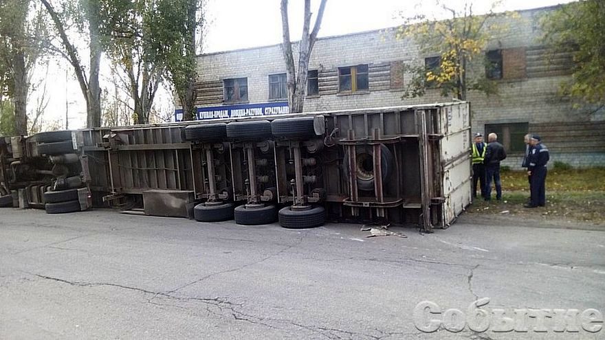 фото http://sobitie.com.ua, ДТП фура перевернулась