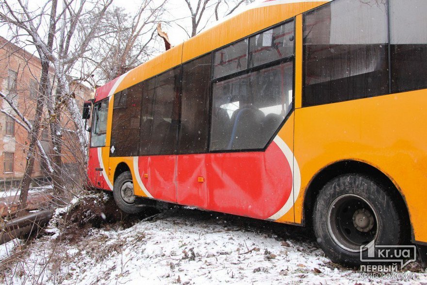 фото https://1kr.ua, ДТП автобус