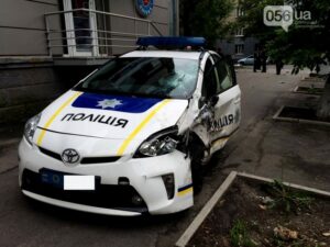 фото 056.ua, ДТП полицейская &quot;Toyota&quot; столкнулась с &quot;Toyota Land Cruiser&quot;