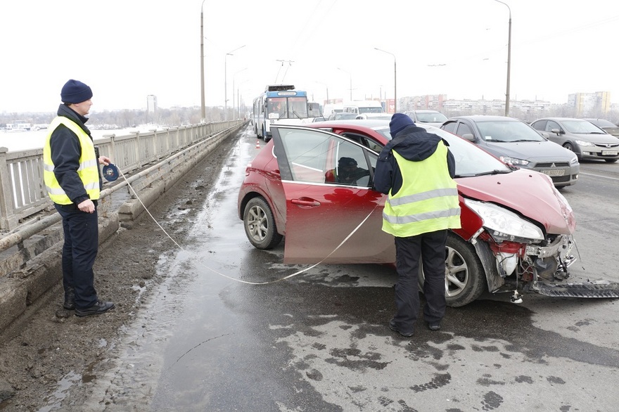 фото informator.dp.ua, ДТП на Новом мосту