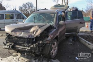 фото https://1kr.ua, тройное ДТП