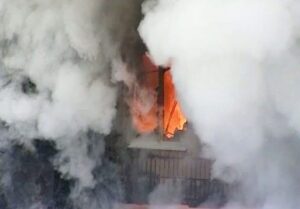 пожар на первом этаже, фото из открытых источников