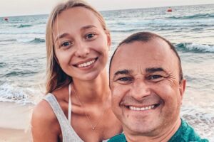 Невеста Виктора Павлика показала себя полностью голой в душе