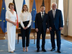 Стало известно, сколько Зеленский потратил на зарубежные визиты