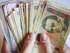 В Украине рост минимальной пенсии и зарплаты будет в 2 раза меньше прожиточного минимума