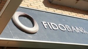Фидобанк