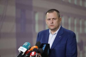 Сколько днепрян проголосовало за Филатова: первые цифры с избирательных участков