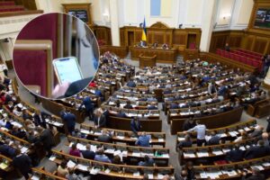 Нардеп от “Слуги” рассматривал фото обнаженной женщины на заседании ВР (Видео)