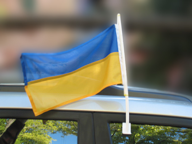 флаг Украины на авто