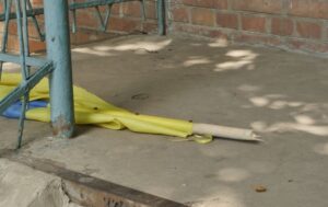 Полиция задержала мужчину, который надругался над флагом Украины