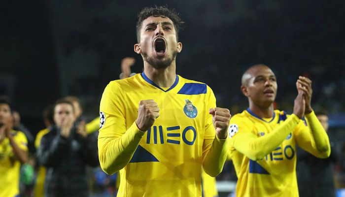 футболисты