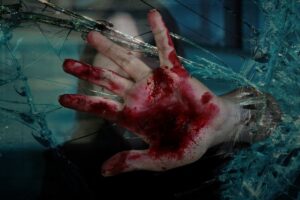 рука в крови