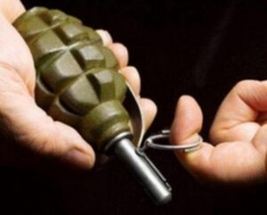граната в руке, фото из открытых источников