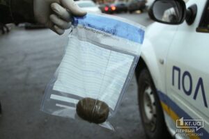 граната в руке, фото https://1kr.ua