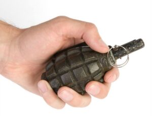 граната в руке, фото из открытых источников