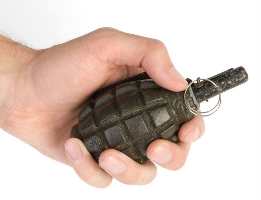 граната в руке, фото из открытых источников