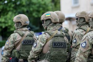 Под Днепром спецназ задержал дебошира с гранатой (фото, видео)