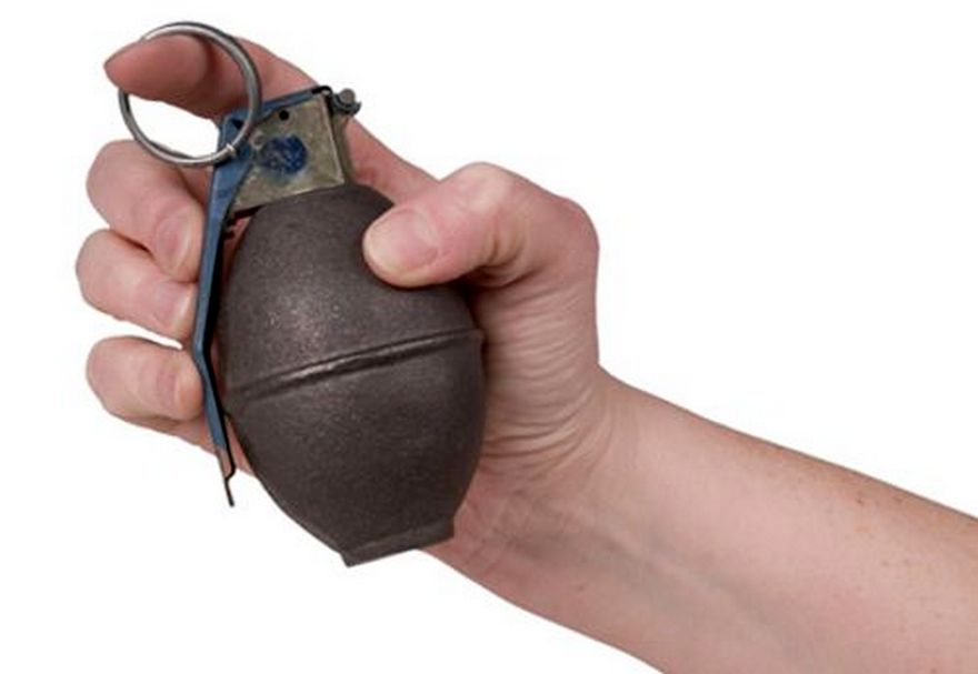 граната в руке, фото из открытых источников