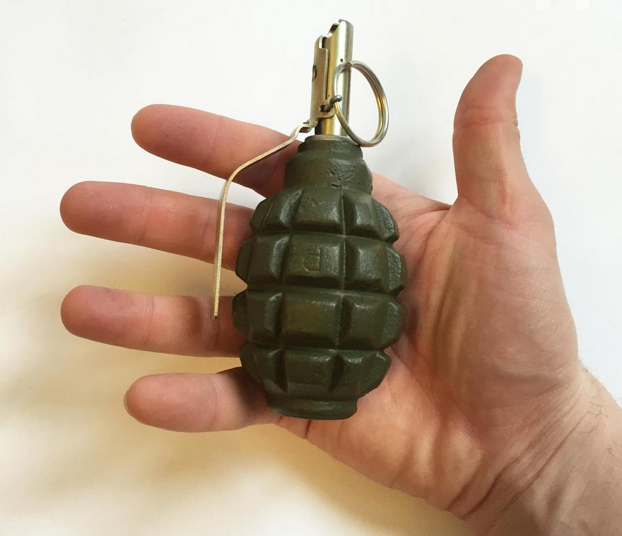 граната в руке, фото из открытых источников