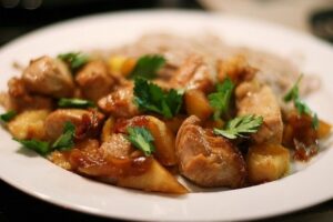 грудка с яблоками