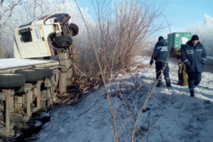 На Днепропетровщине перевернулся грузовик