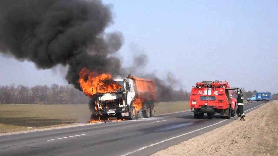 грузовик горит