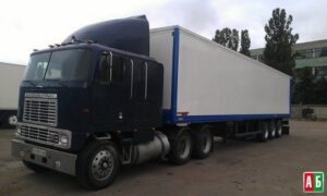 грузовик в сугробе