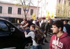 Участников форума экс-регионалов в Харькове забросали камнями