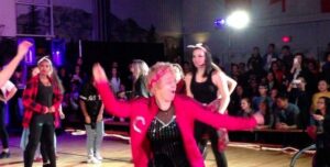 60-летняя учительница &quot;зажгла&quot; на соревнованиях по хип-хопу