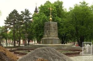 На Днепропетровщине под памятником Ленину откопали старинную церковь