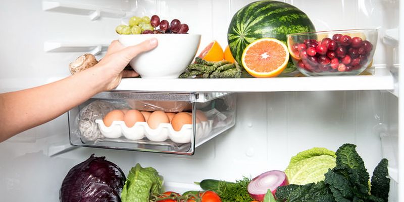 hranim-produkty-v-holodil-nike-pravil-no