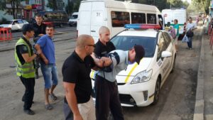 фото Романа Нюнина, задержание хулиганов в Днепре