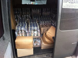 автомобиль с ликеро-водочной продукцией, фото СБУ