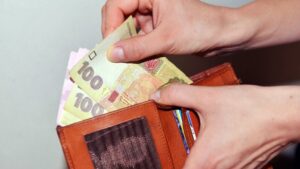 Зарплата учителя в Украине