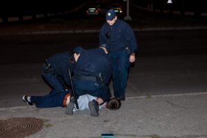 фото https://dp.informator.ua, агрессивный мужчина