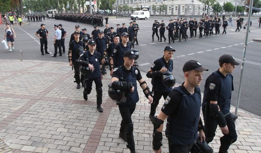 Правоохранительные органы будут действовать строго и внимательно