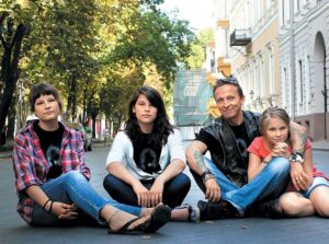 по мнению, Охлобыстина, становиться женами дочкам еще рано.