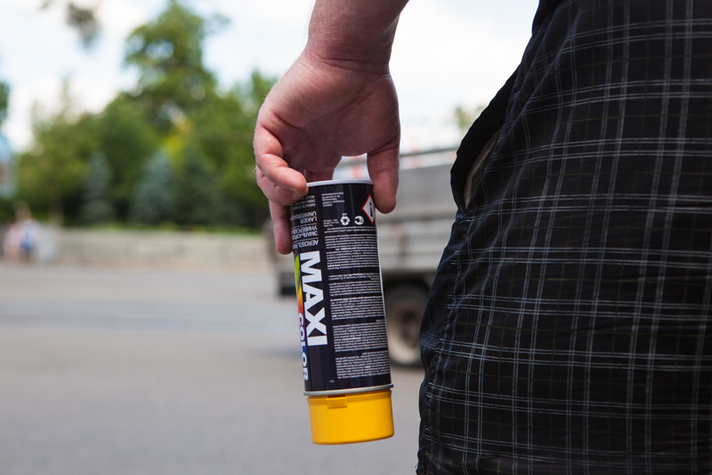 краска в руке