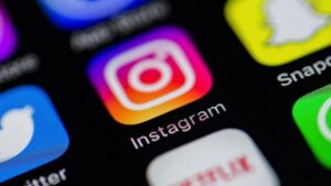 Instagram начал скрывать число лайков под постами
