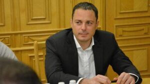 Мэр Каменского заявил о массовом сокращении чиновников в городе