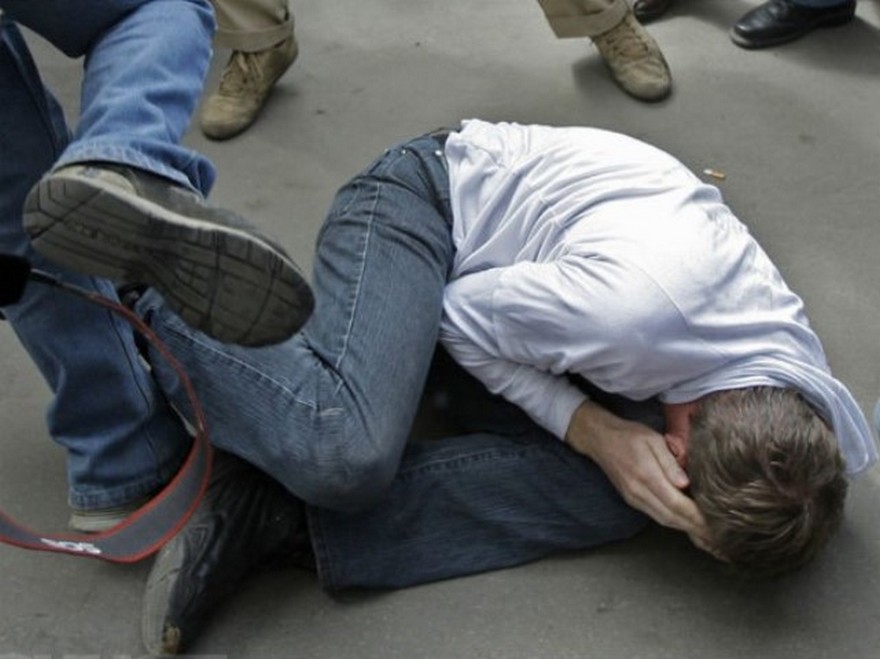 избить мужчину, фото из открытых источников