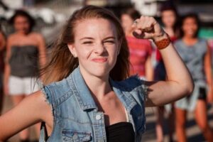 kak-otomstit-parnju-02