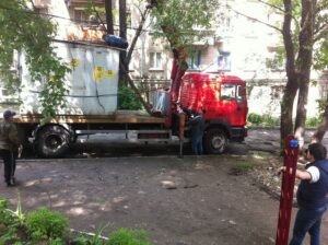 В Днепропетровске освобождали от киосков ул. Калиновую. Фото: Facebook/Елена Козлова